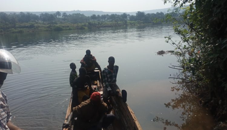Pirogue, Fleuve, traversée
