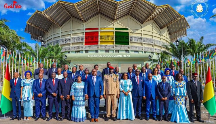 Gouvernement, Goumou, col Doumbouya, palais Mohammed V