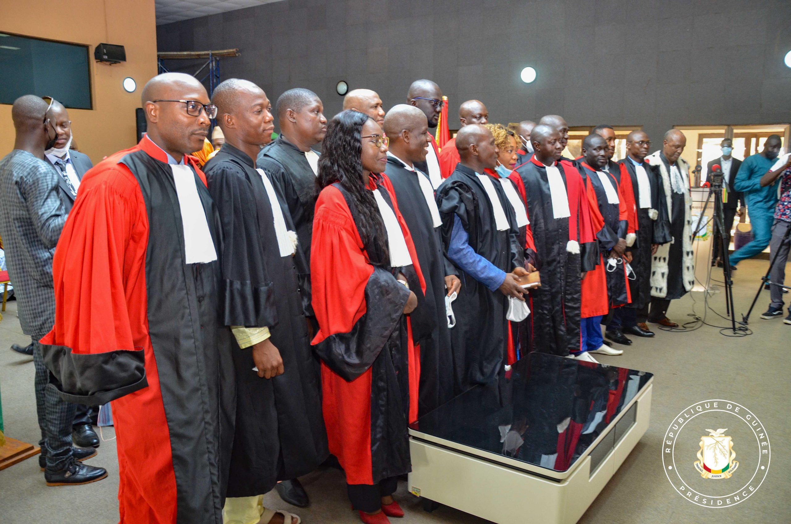 Guinée : prorogation exceptionnelle de six mois pour des magistrats admis à la retraite (décret)