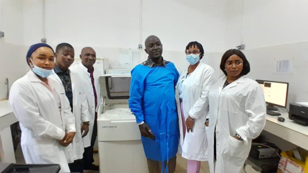 Santé publique : la Fondation Orange fait un don d’appareils automatisés à l’INSP
