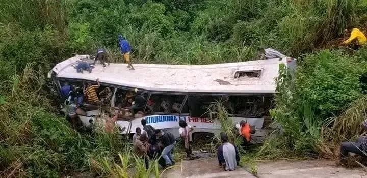 Accident d’un bus à Tékoulo (Guéckédou) : 15 morts et 46 blessés ( bilan provisoire officiel)