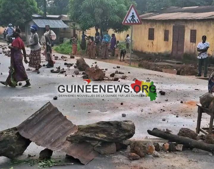 Circulation bloquée sur la RN Conakry – Kindia : des barrages érigés à Gbinkili après un accident mortel