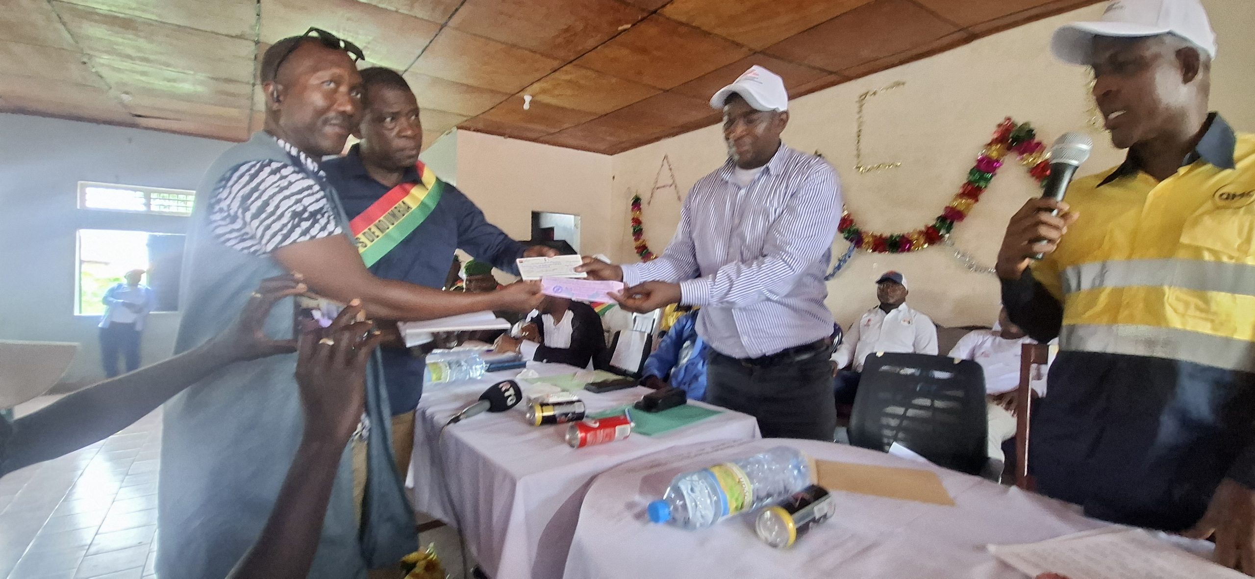 Gaoual : AMC s’acquitte de sa taxe superficiaire au profit des communes de Koumbia et Wendou M’Bour