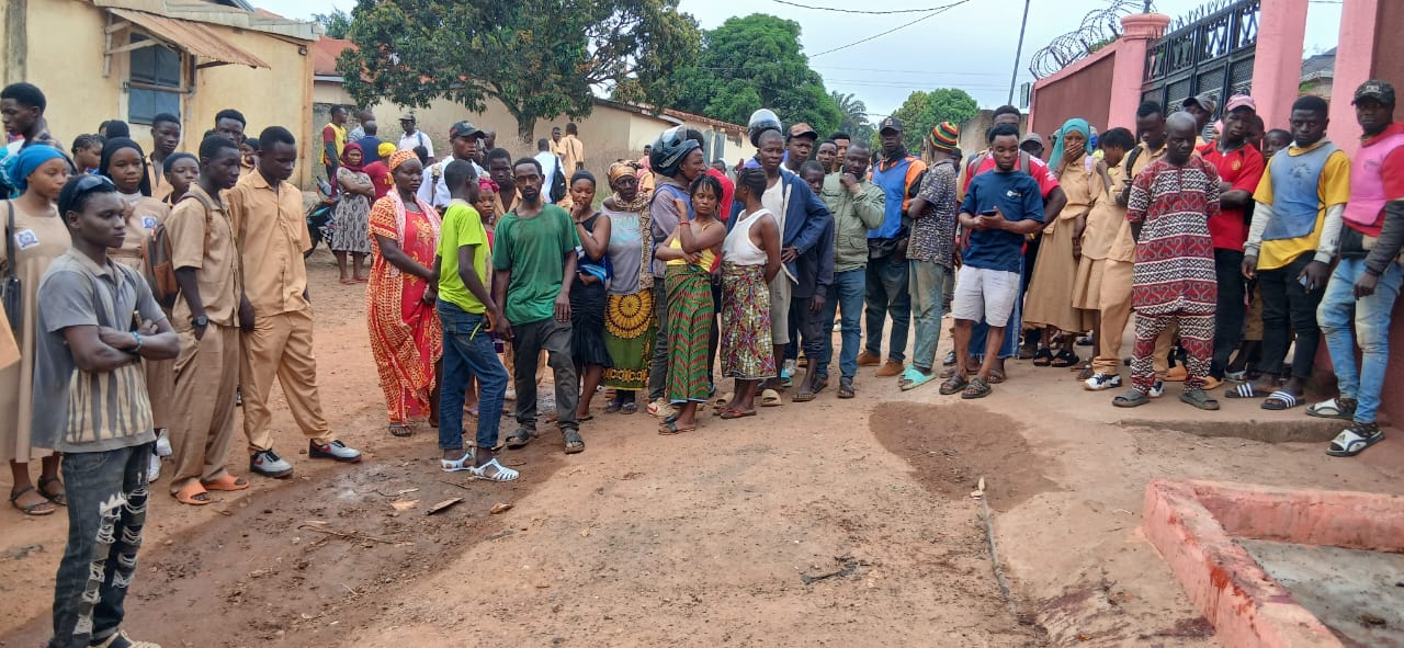 Un gendarme retrouvé mort à Tilépoulou : les habitants inquiets face à la montée de l’insécurité