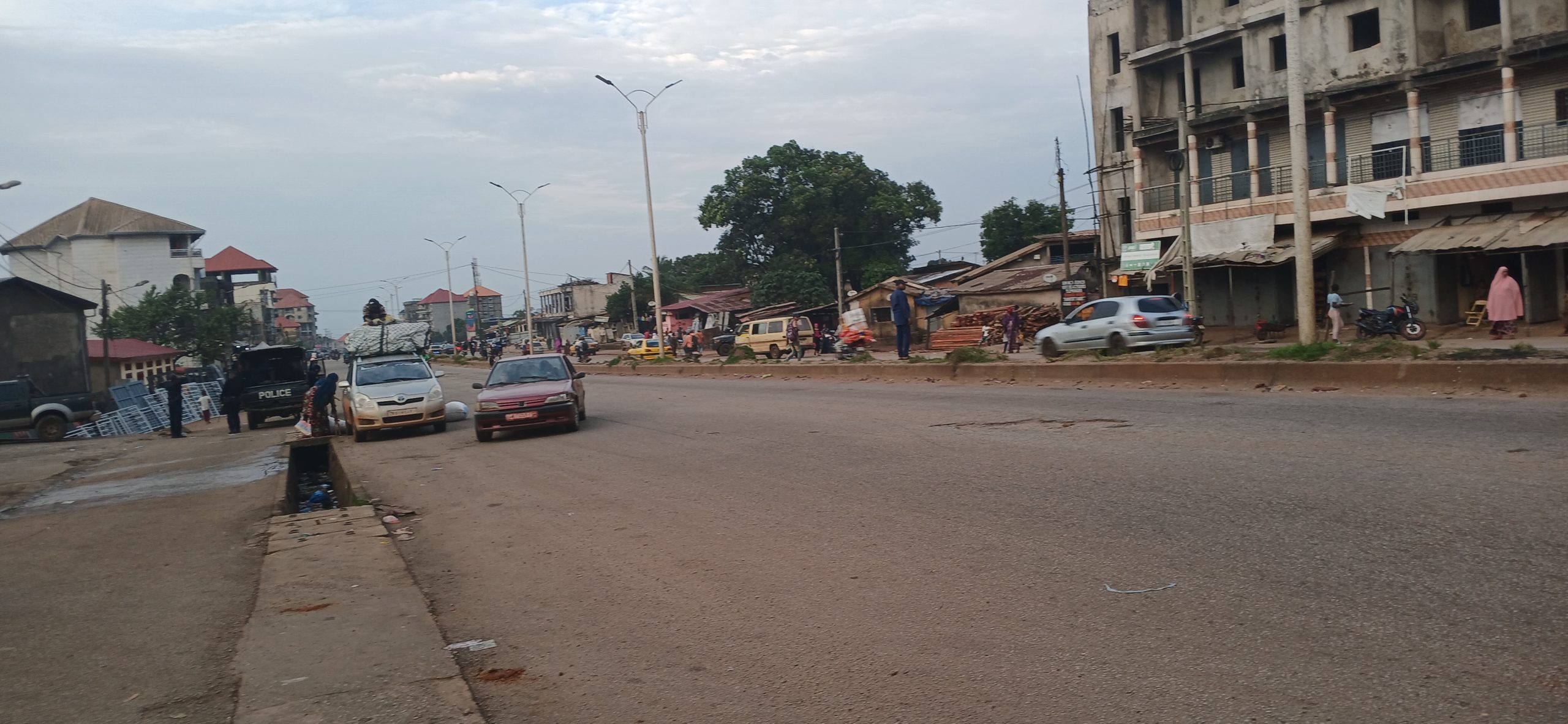 Manifs sur la T5 à Conakry: le secteur bouclé par un important dispositif sécuritaire, la circulation perturbée