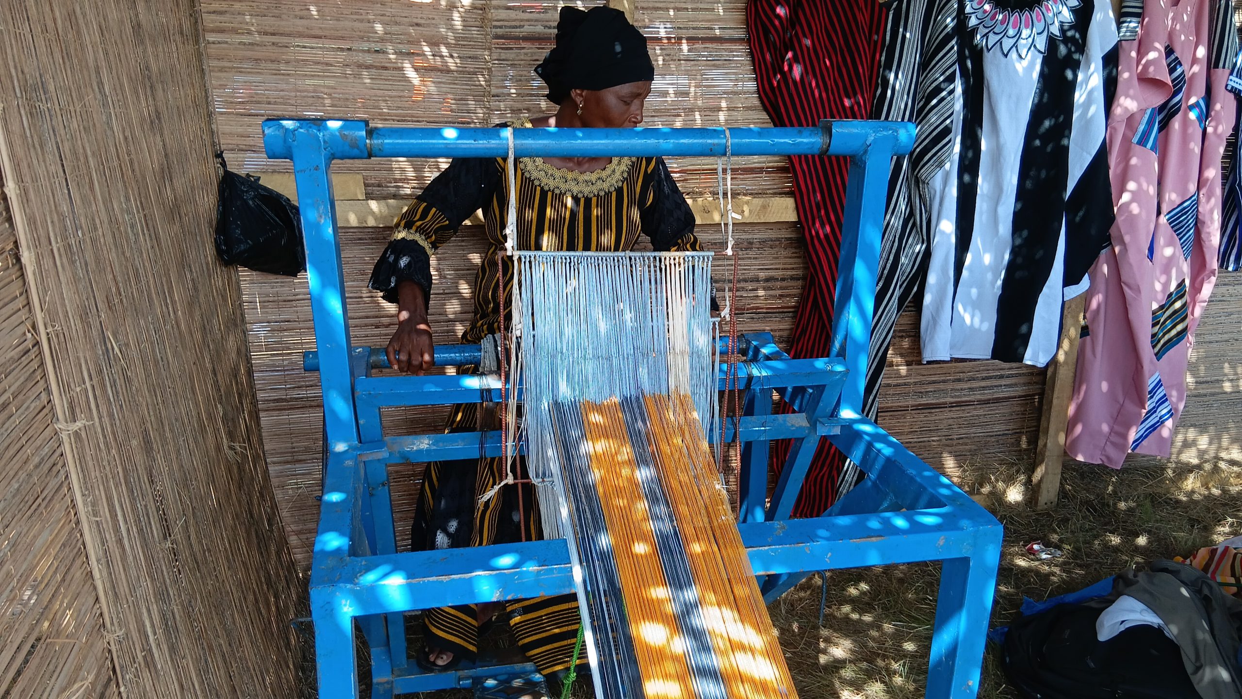 Artisanat menacé à Lola : quand la rareté du coton fragilise les femmes tisserandes