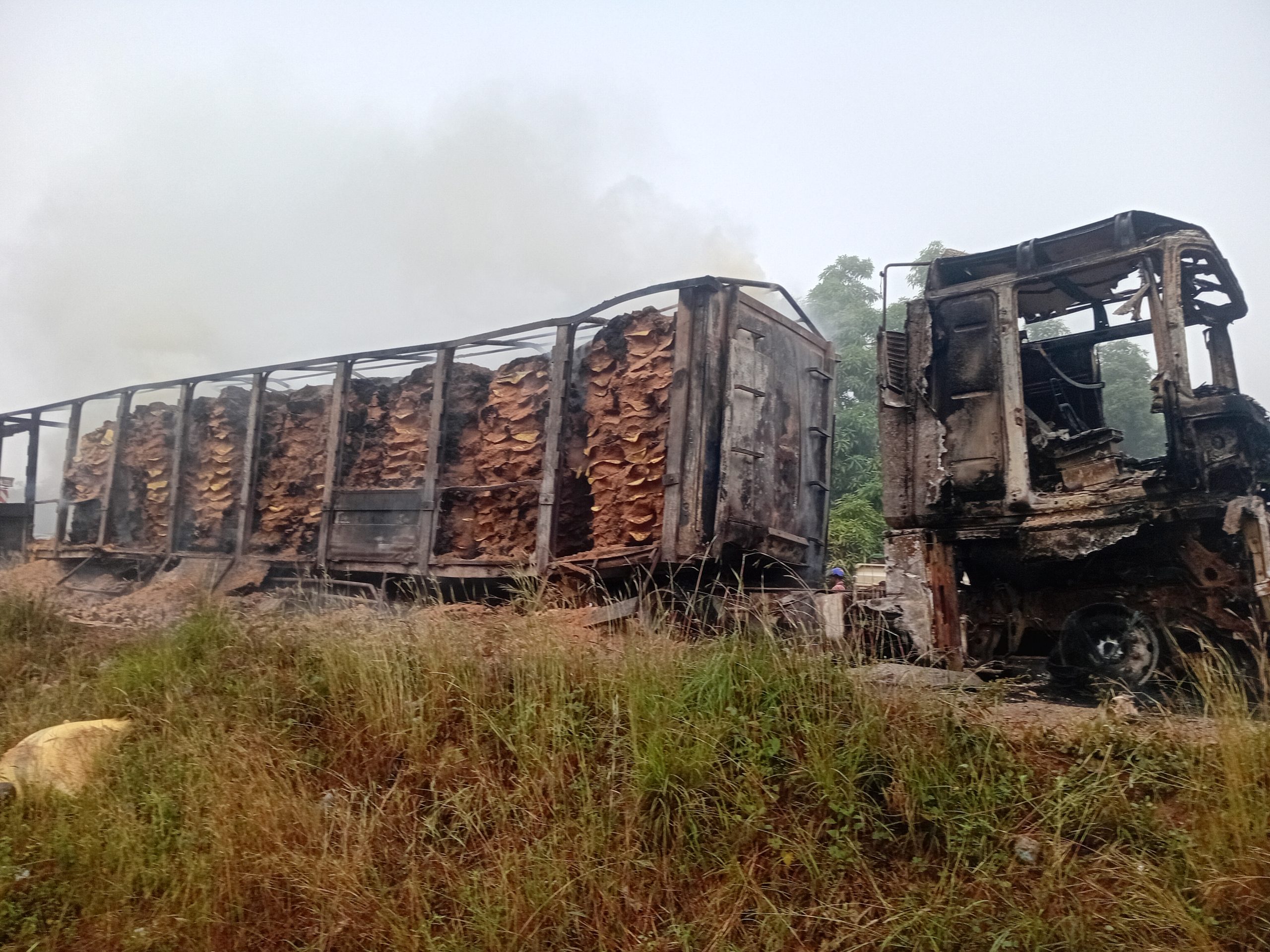 RN1 : l’incendie d’un camion et son contenu, bloque la route nationale numéro 1