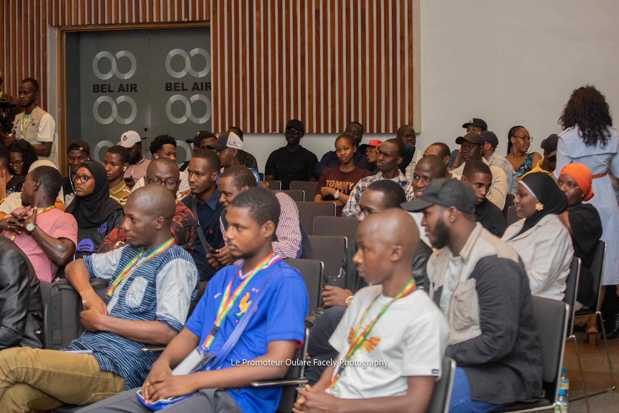 Masterclass à Conakry : Liliane Gatounes initie journalistes et étudiants à l’art du commentaire sportif en direct