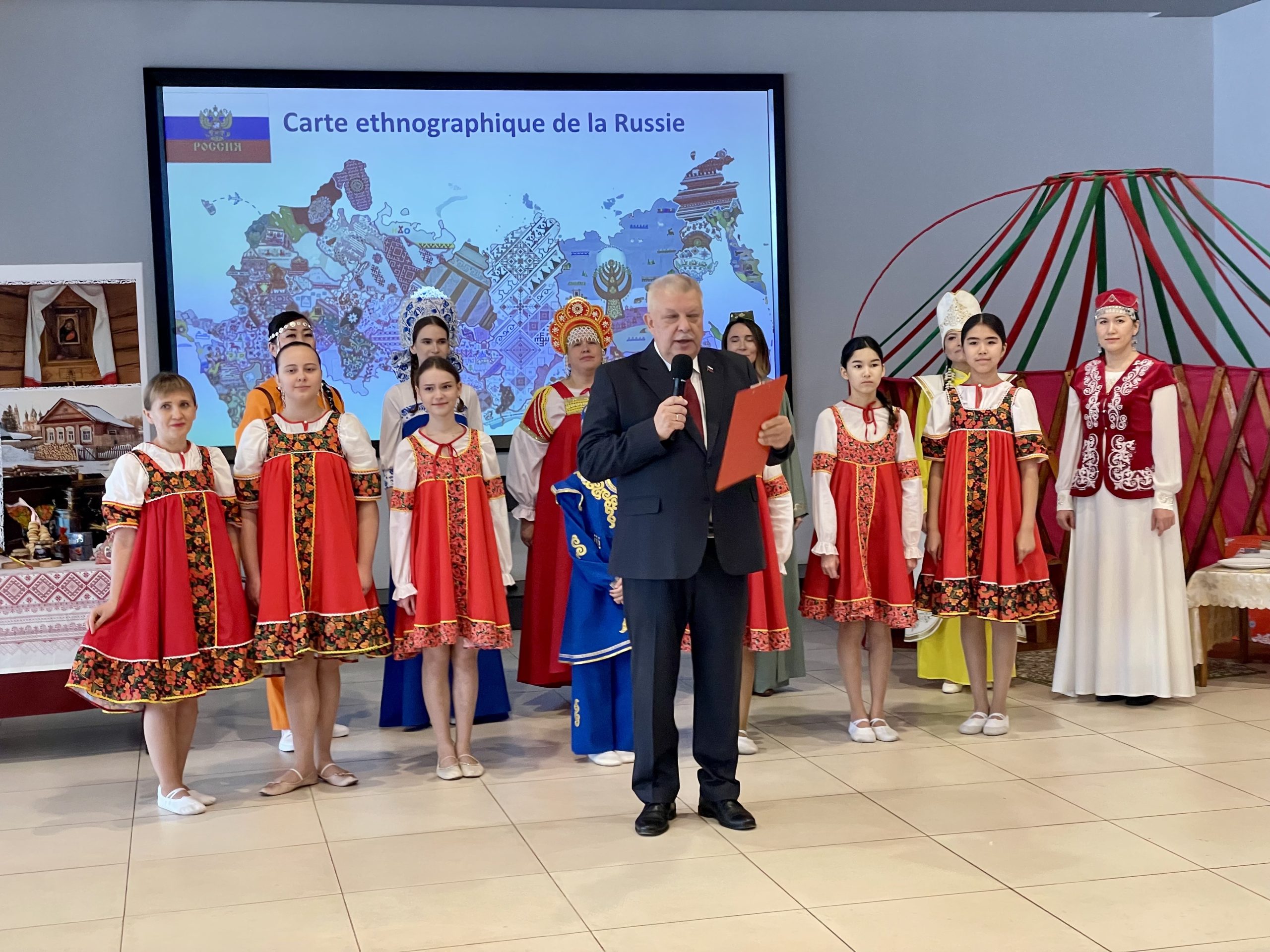 Conakry : la Russie célèbre la Journée de l’Unité nationale sur fond de la diversité culturelle russo-guinéenne