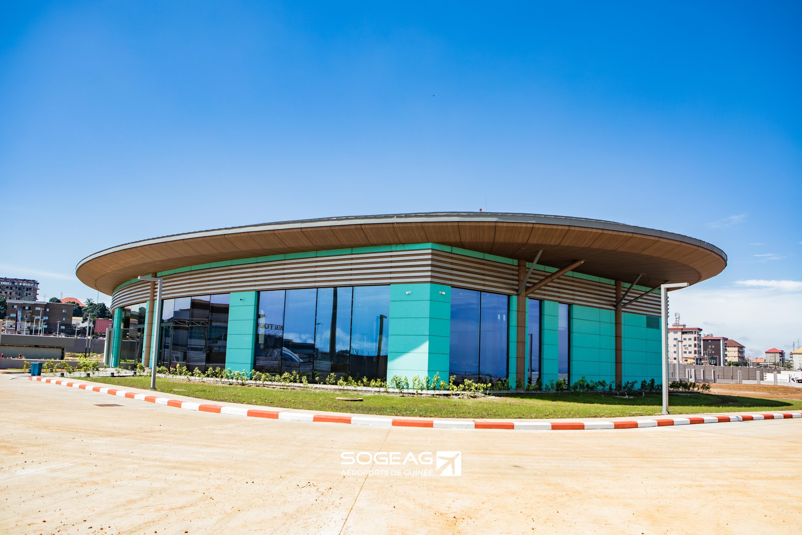 Inauguration de la phase I et lancement de la phase II du projet présidentiel d’expansion et de modernisation de l’Aeroport International Ahmed Sekou TOURÉ