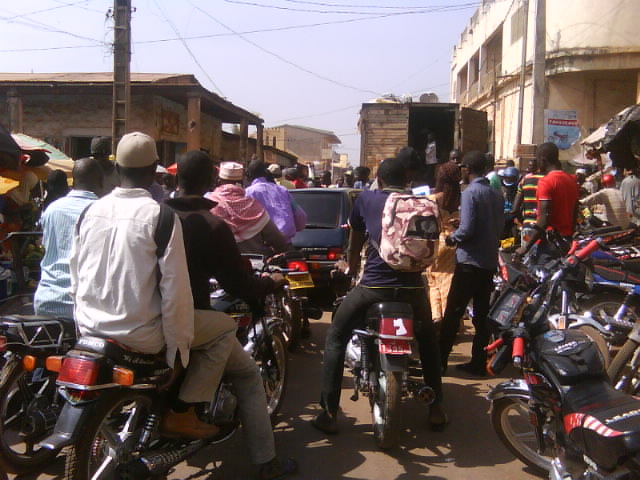 Permis moto obligatoire en Guinée : l’annonce qui crée la fissure à Labé