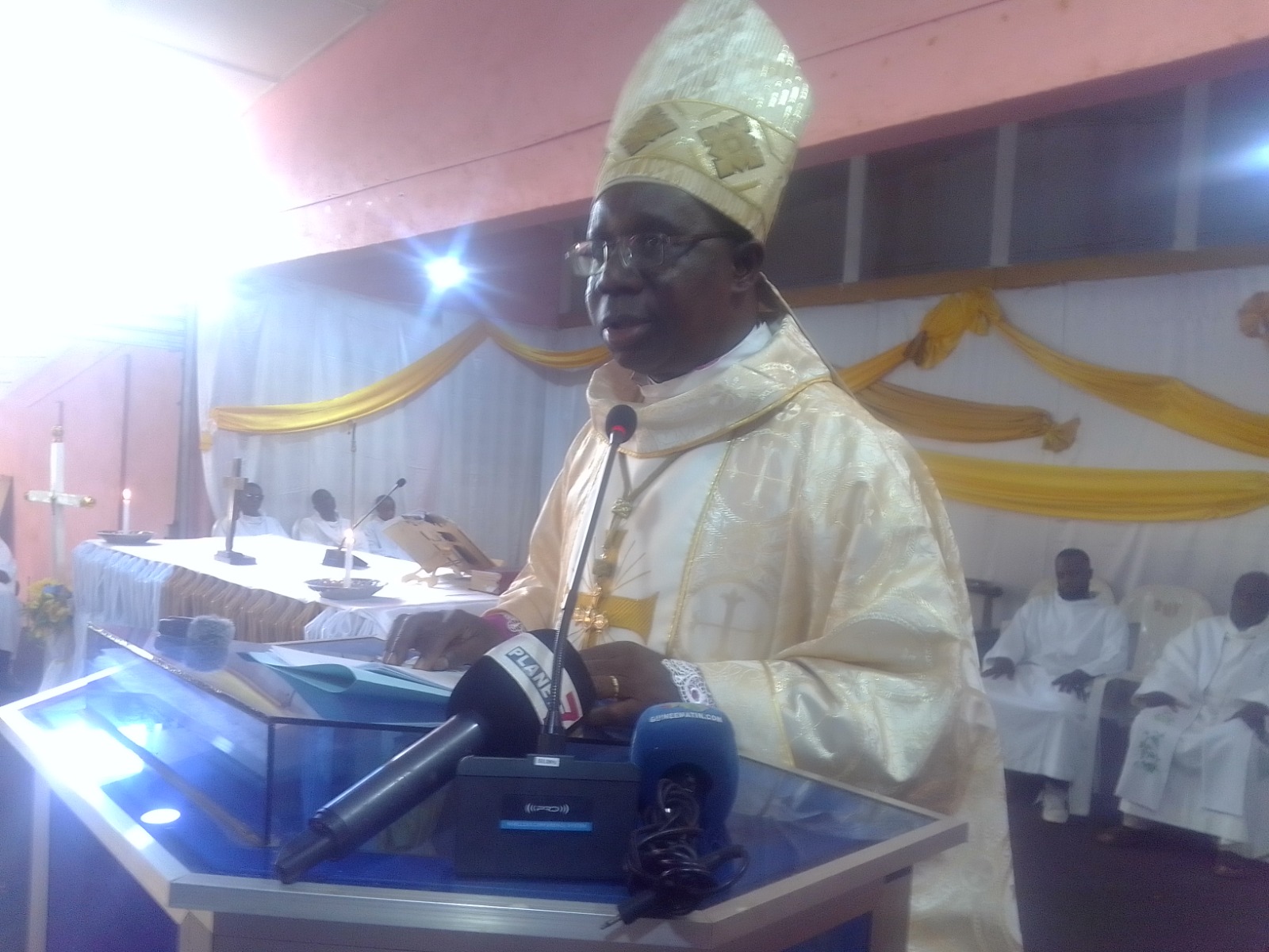 Noël à N’Zérékoré : l’Evêque Balla Guilavogui lance un appel à l’unité nationale et à l’amour du pays