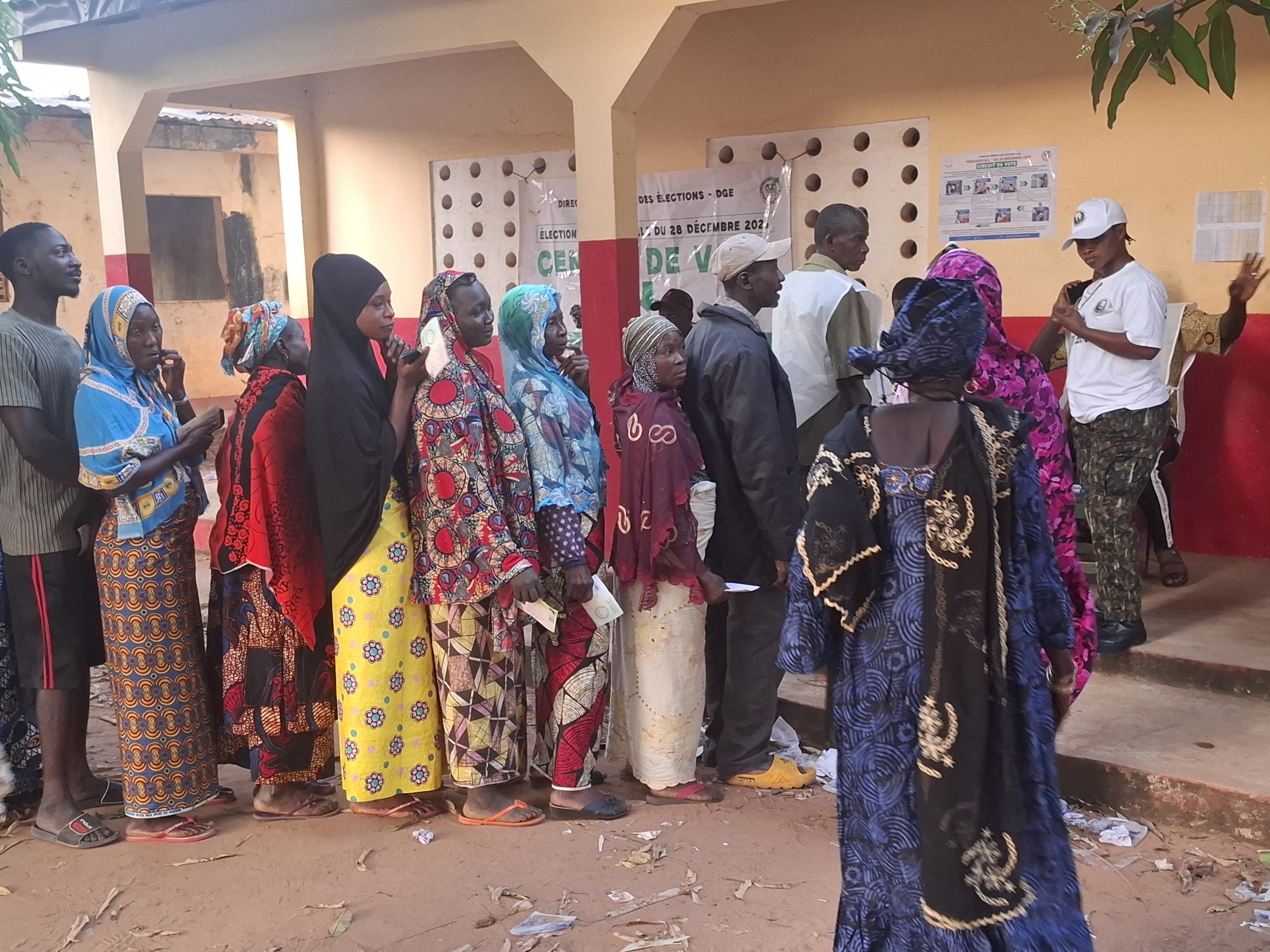 Boké : forte affluence dans les bureaux de vote…