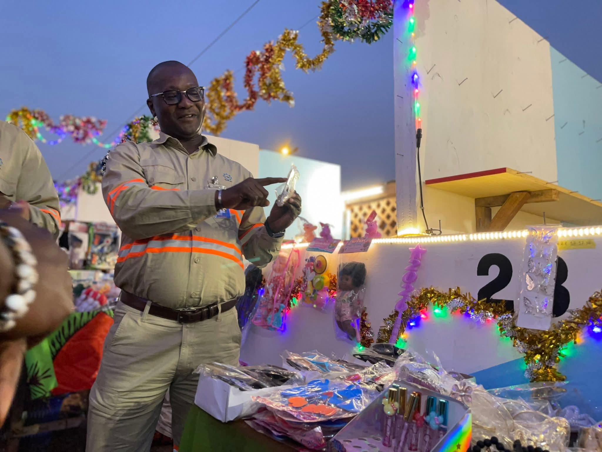 Sangarédi : le Directeur Général de la CBG s’imprègne des activités de fin d’année au marché de Noël