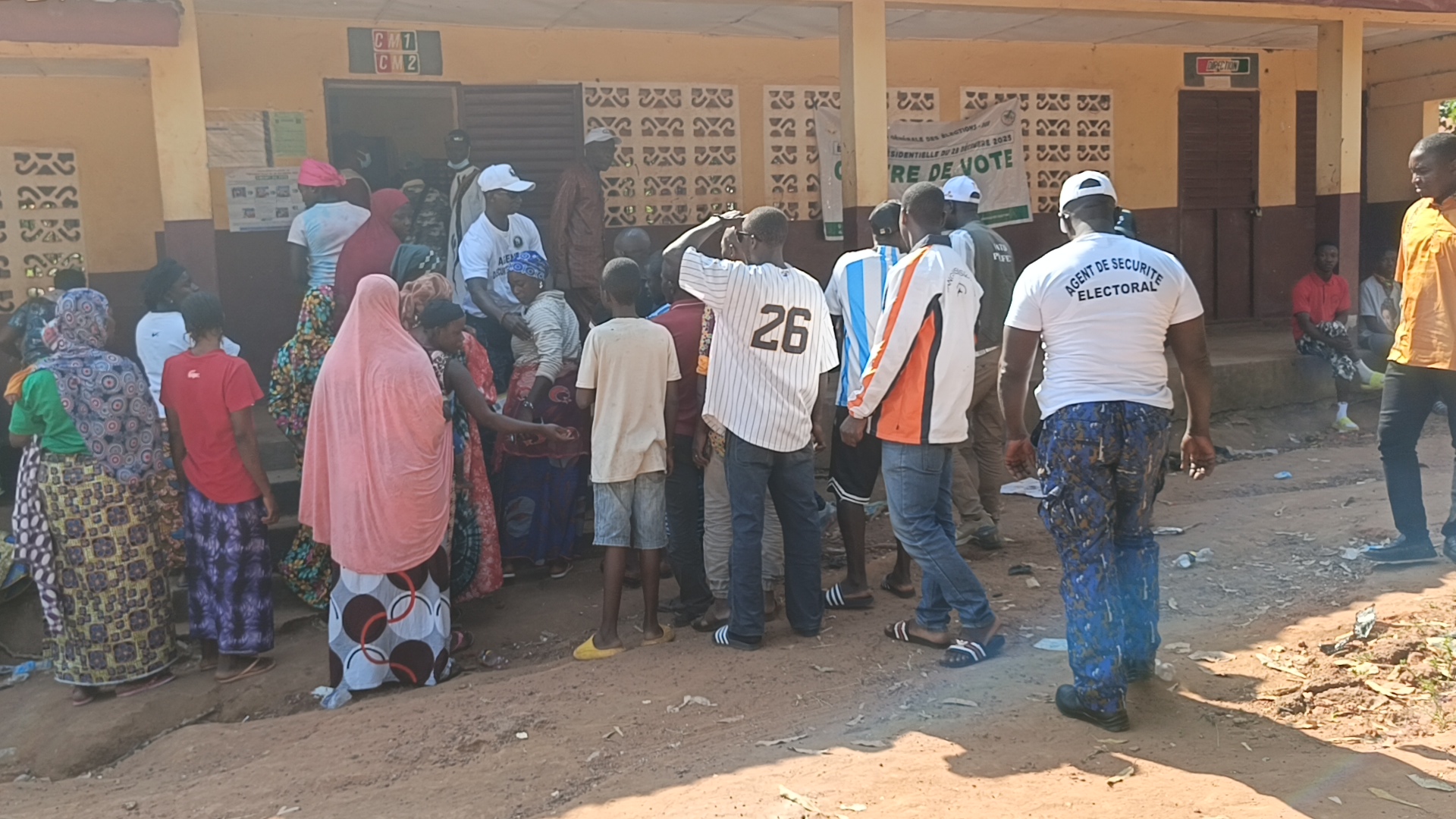 Scrutin présidentiel à Boffa : une forte mobilisation citoyenne dans le calme
