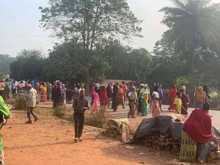 Urgent/Coyah : un conflit foncier vire à la tragédie et coûte la vie à deux élèves à Kouria (sources)