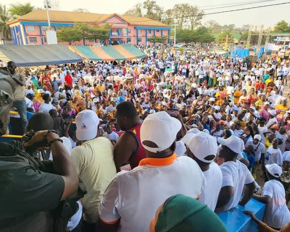 Nzérékoré en ébullition : Mohamed Nabé crée l’événement et fait vibrer la Guinée forestière !