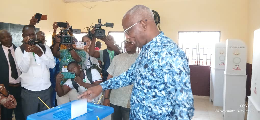 Présidentielle 2025 : Bah Oury vote à Lambanyi et salue un tournant pour la Guinée