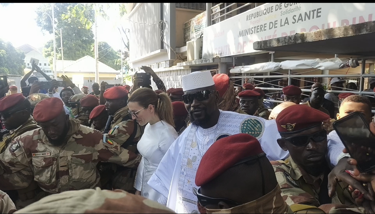 Présidentielle 2025 : Mamadi Doumbouya a voté au centre de santé de Boulbinet