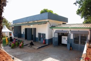 Faranah : le Ministre de la Défense Nationale aux côtés du Ministre de la Santé pour inaugurer la centrale d’oxygène de l’hôpital régional.