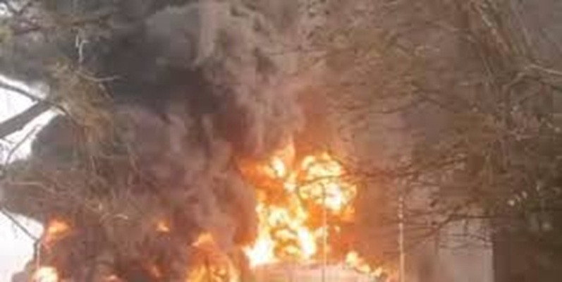 Explosion d’un minibus chargé de carburant à Kankan: un trafiquant brûlé vif et deux autres blessés