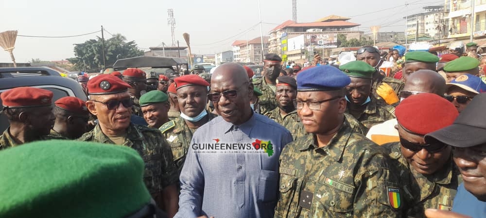 Journée d’assainissement à Conakry : l’armée à l’assaut des ordures à Matoto