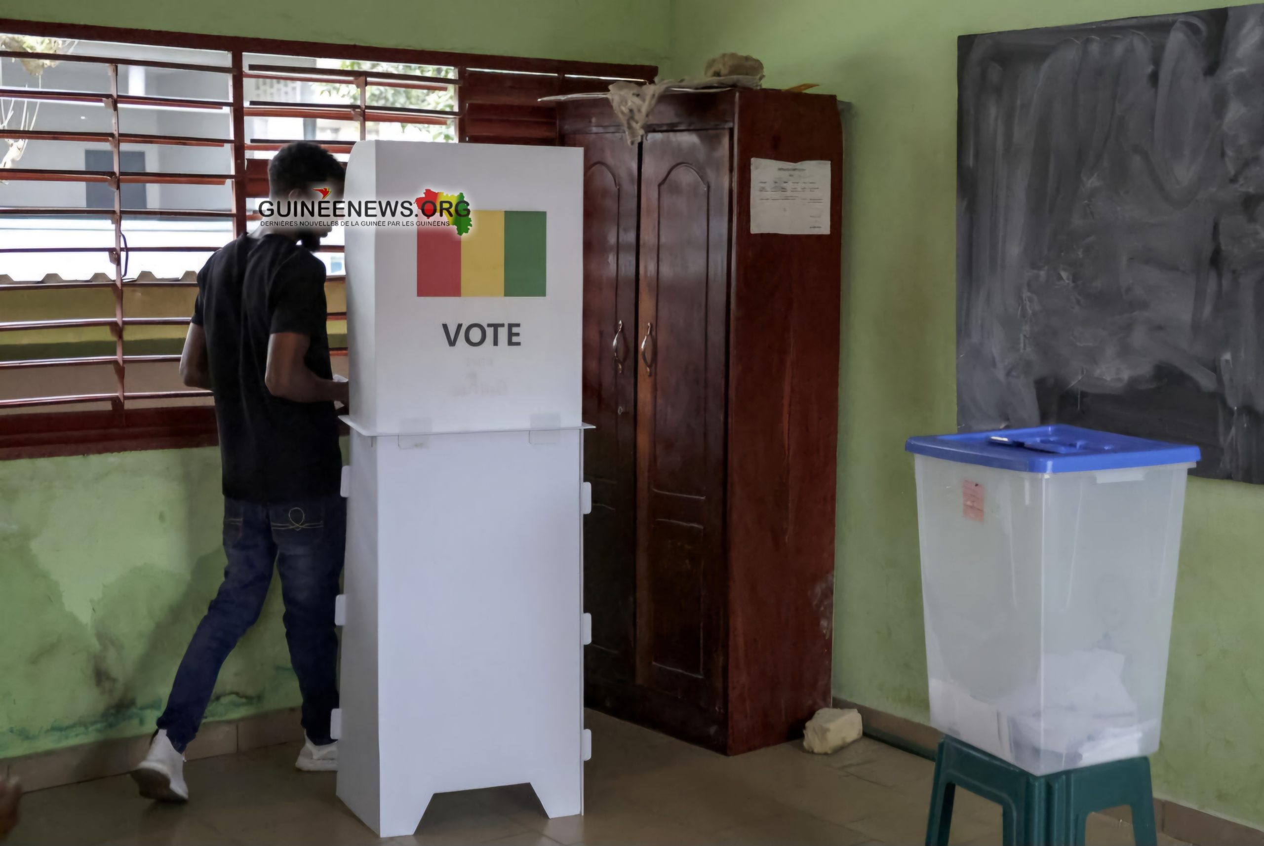 Présidentielle du 28 décembre : pourquoi les téléphones sont désormais interdits dans les isoloirs (motif)
