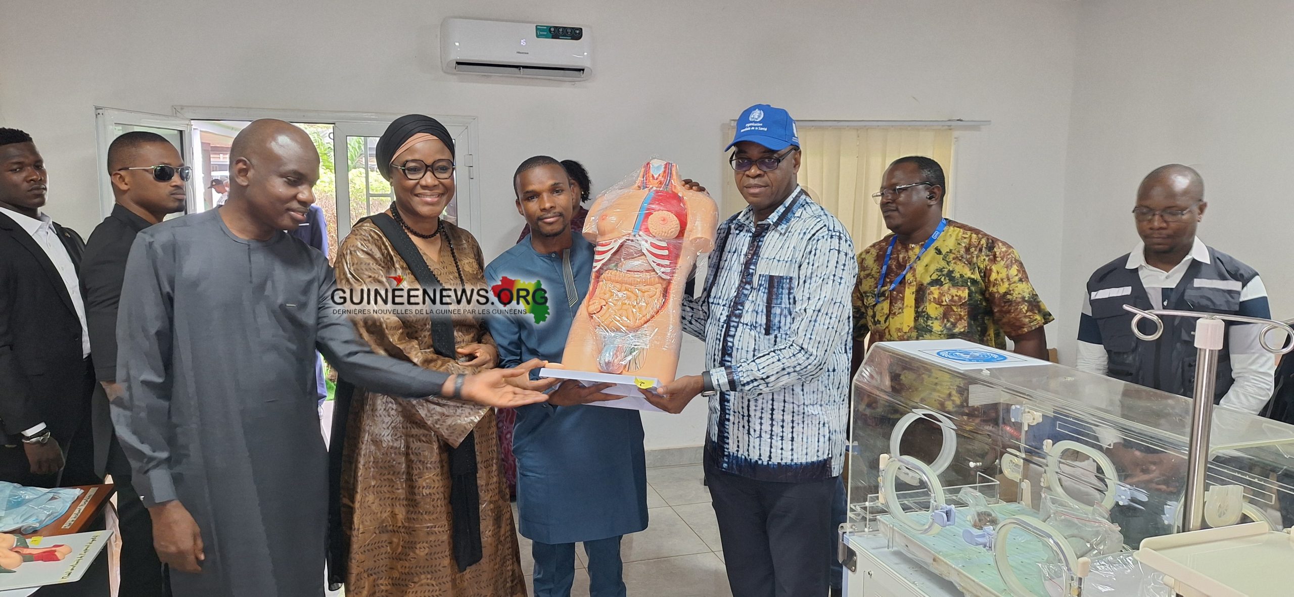 Renforcement du capital humain en santé : le METFPE et l’OMS dotent l’École de santé de Kindia en équipements médicaux