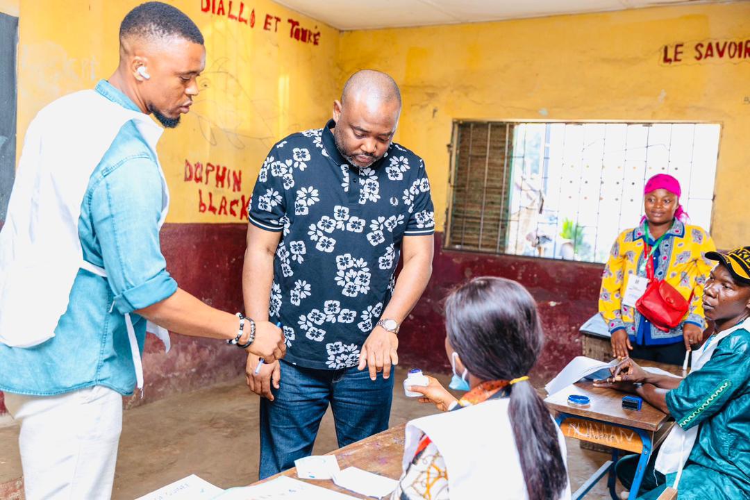 Ousmane Doumbouya : « notre candidat, Mamadi Doumbouya, salue la maturité du peuple guinéen après ce vote historique et est confiant de sa victoire …»
