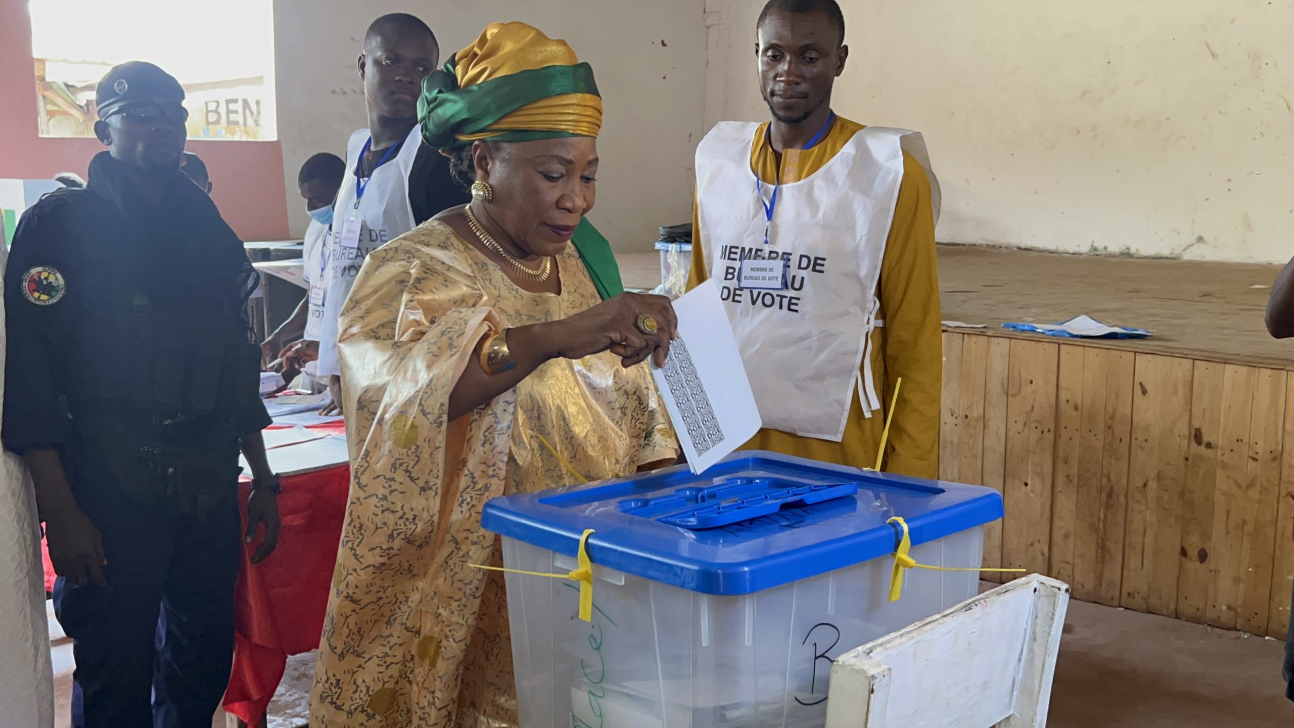 Présidentielle: l’unique femme en lice, Makalé Camara appelle les Guinéens à un choix souverain et apaisé