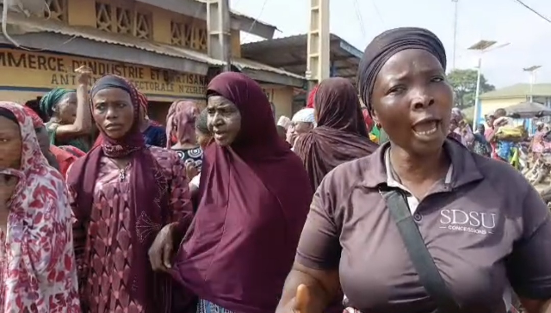 N’Zérékoré : les commerçantes du marché  »Forêt » manifestent contre leur déguerpissement