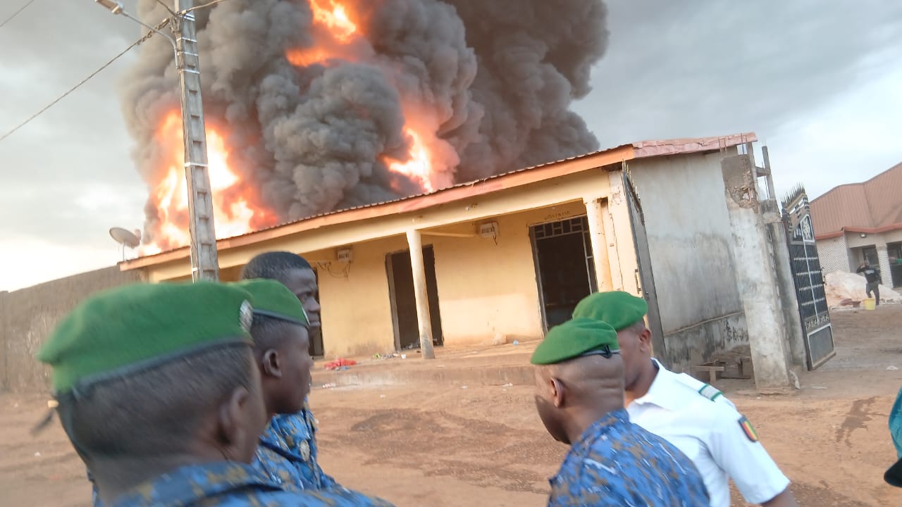 Kagbélén : un violent incendie ravage une usine de couches