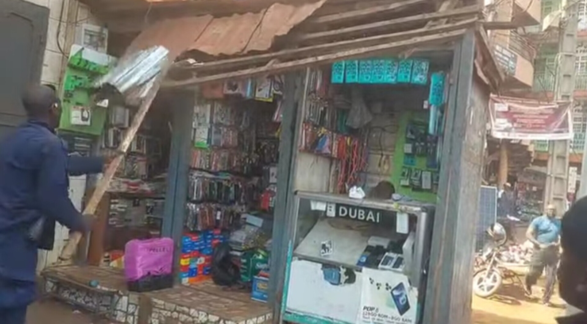 Conakry : baraques et kisoques démantelés, colère des occupants sur l’axe Cosa-Nongo