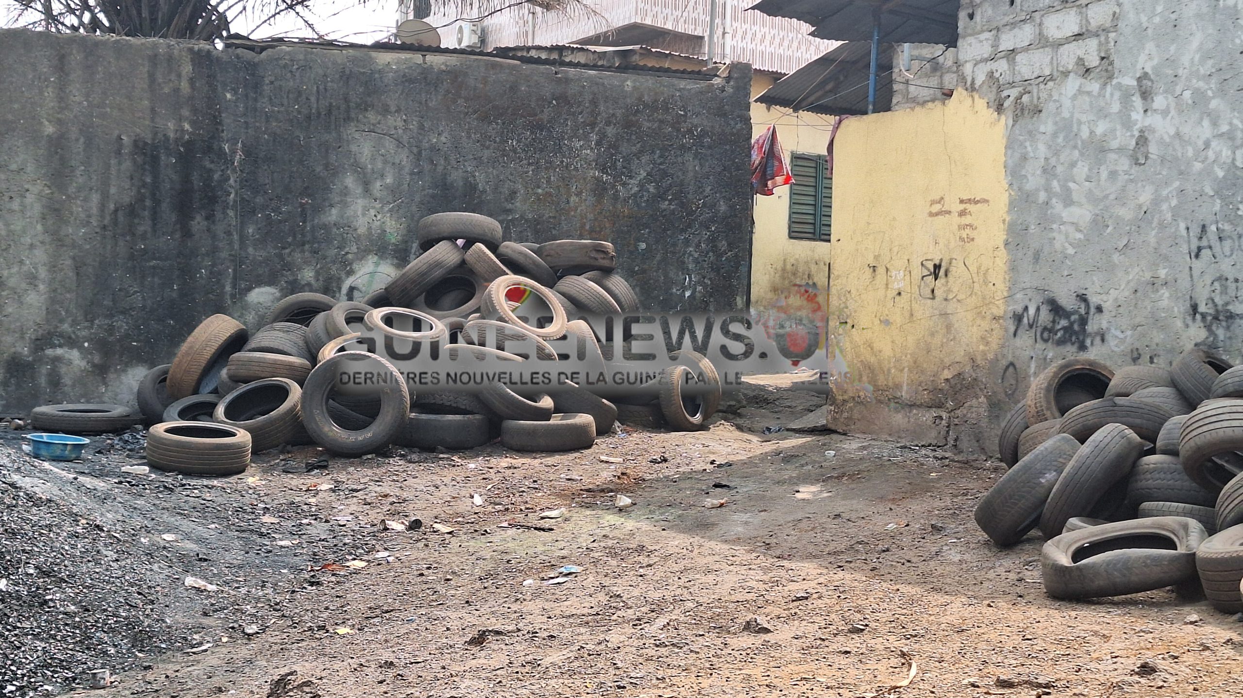 Pneus brûlés, commerce de survie, poison pour les citoyens : le wayah au cœur d’une activité informelle dangereuse !