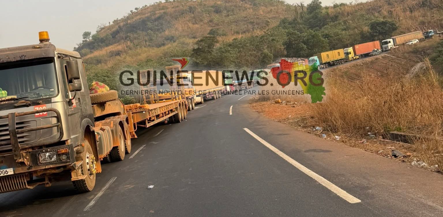 Labota: un gros porteur bloque l’axe Kindia-Conakry et provoque un embouteillage monstre
