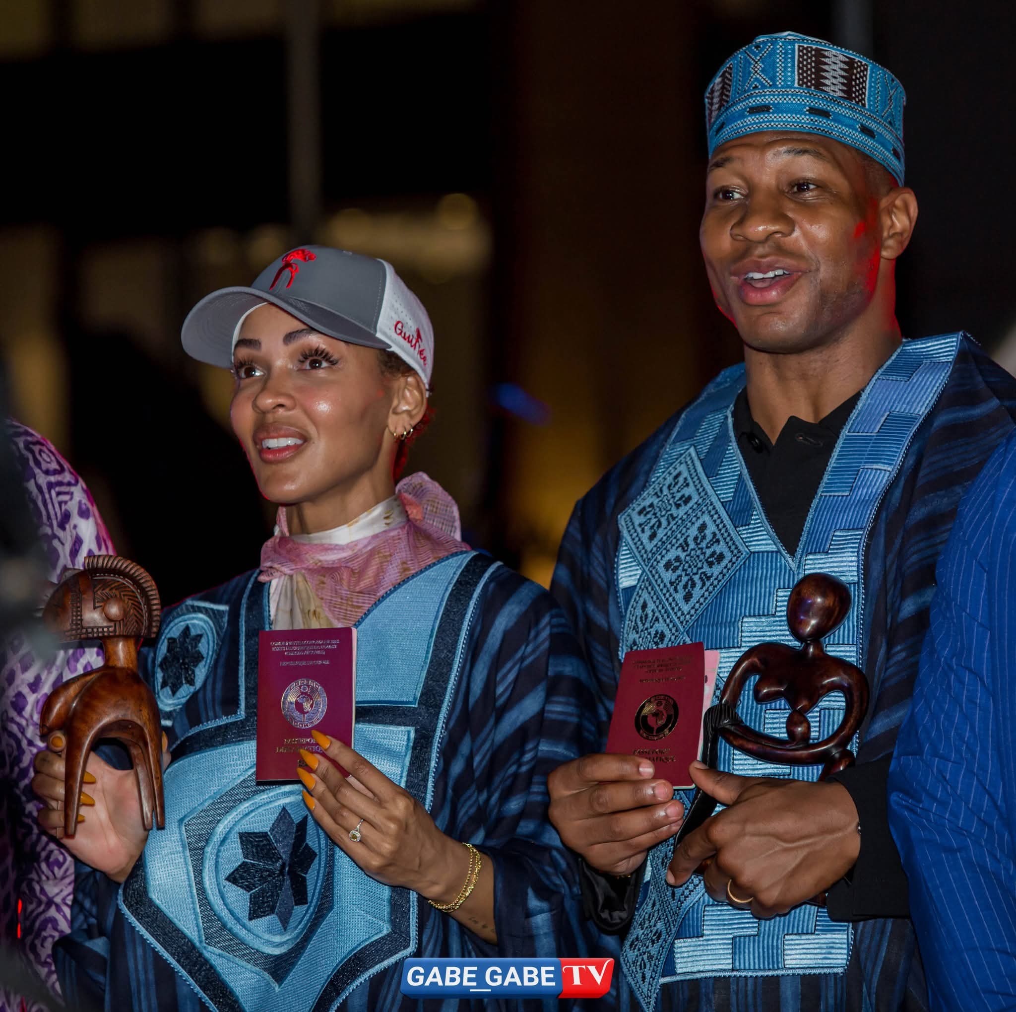 Le couple hollywoodien Meagan Good et Jonathan Majors renoue avec sa racine et reçoit le passeport diplomatique guinéen