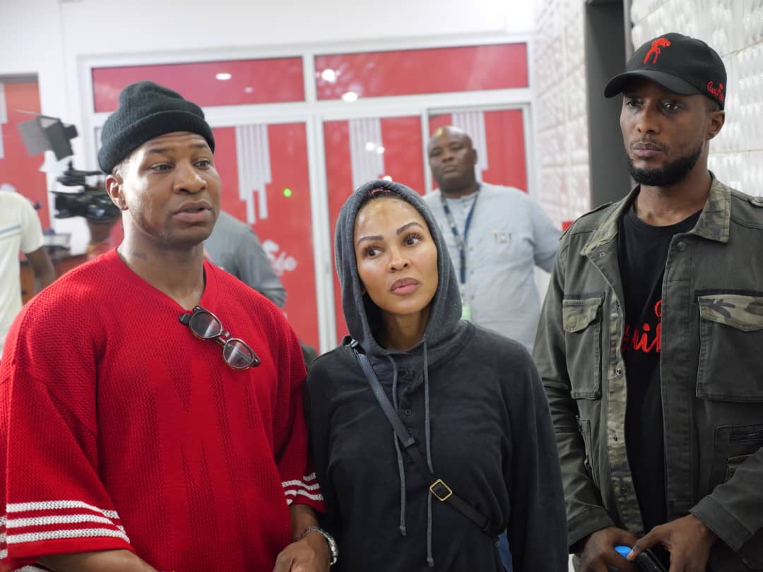 ​Cinéma et diplomatie: Jonathan Majors et Meagan Good foulent le sol guinéen pour une naturalisation historique