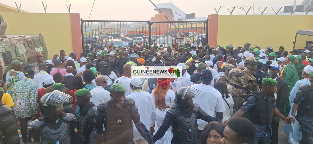 Investiture du président Doumbouya : le grand stade de Conakry refoule du monde