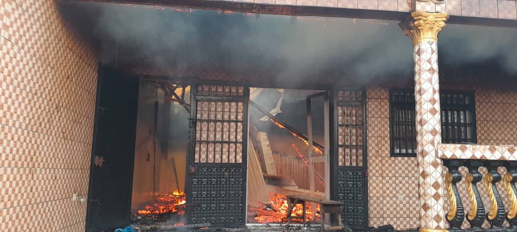 N’Zérékoré : un incendie ravage une concession à Komou, les victimes évoquent un fait mystique