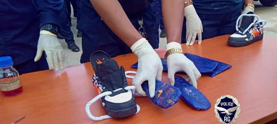 Aéroport International Ahmed Sékou Touré de Conakry : deux femmes arrêtées par l’OCAD pour détention de stupéfiants