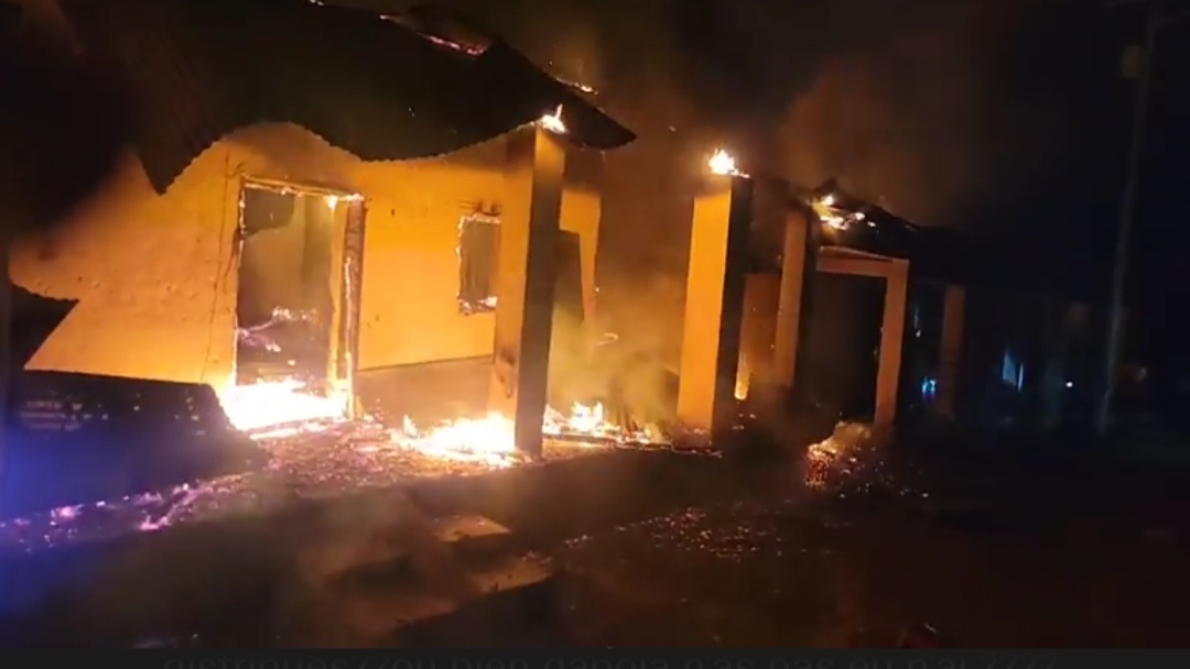 Dabola : 12 magasins partent en fumée, les commerçants appellent à l’aide !