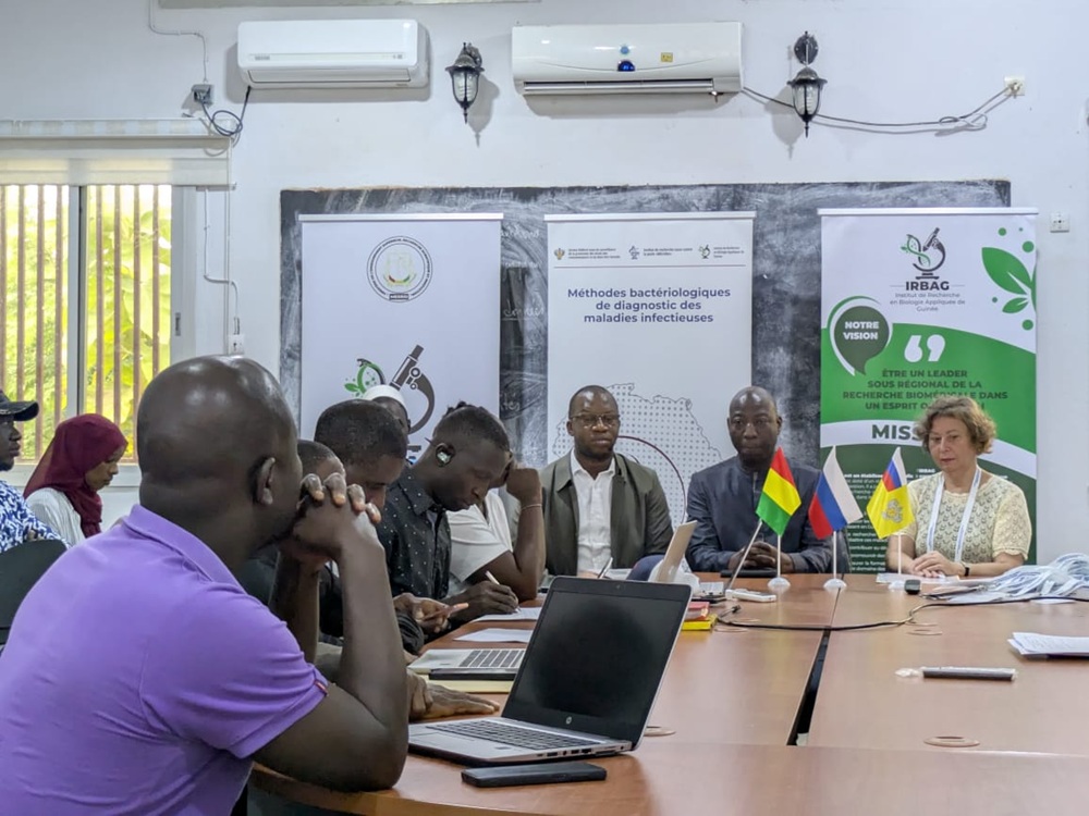 Vers une approche systémique : maladies infectieuses, diagnostics et vaccination