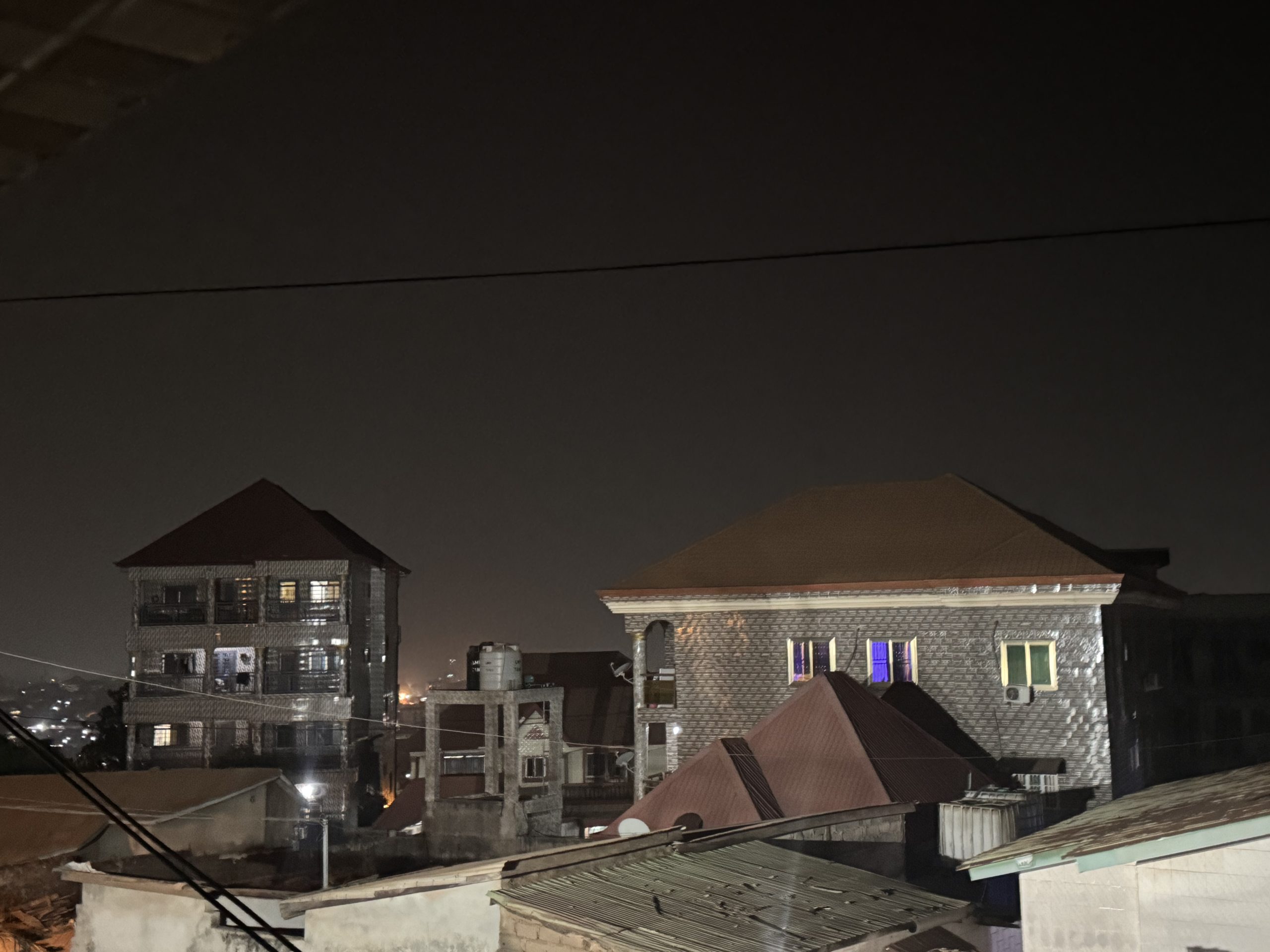 Conakry la nuit : qui travaille pendant que la ville dort ?