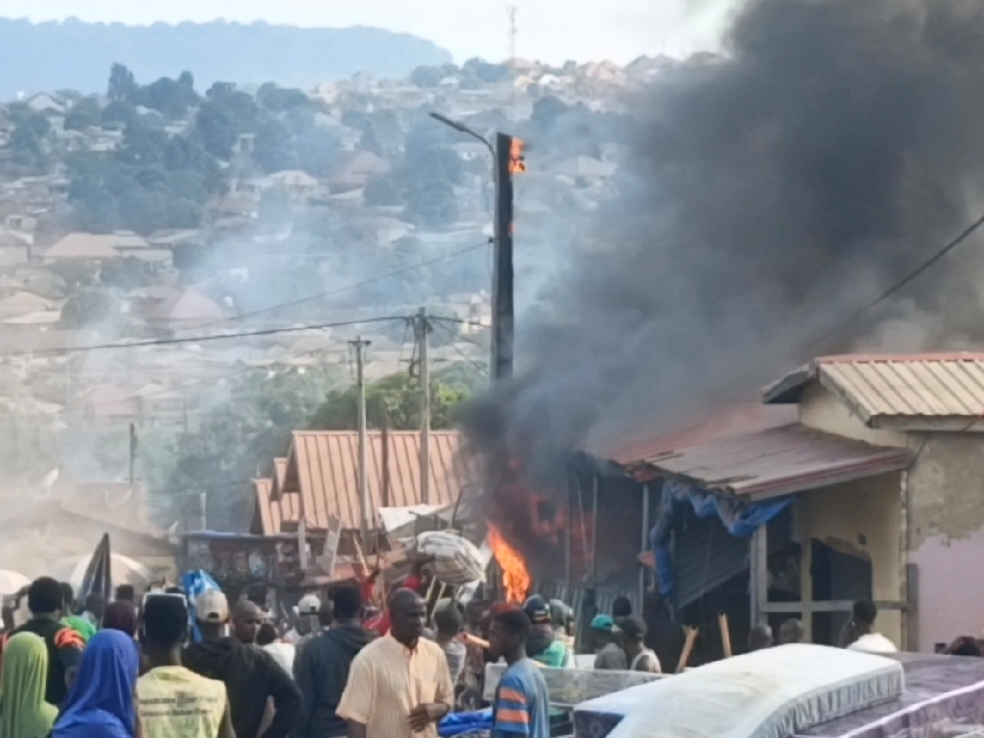 Incendie au marché de Mamou : plusirurs dizaines de millions GNF consumé dans un magasin