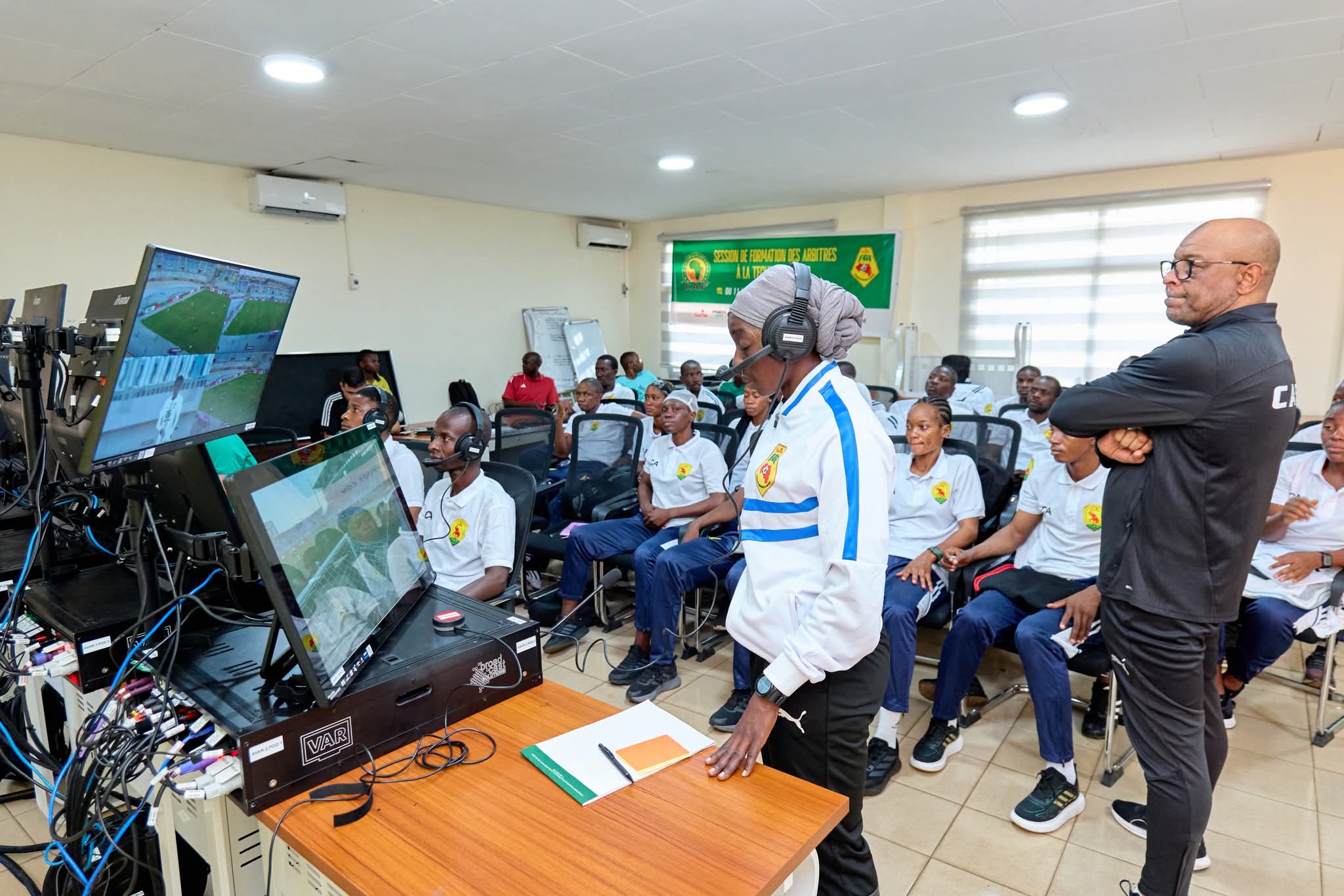 Modernisation de l’arbitrage : les officiels guinéens passent à la phase pratique de la VAR à Nongo