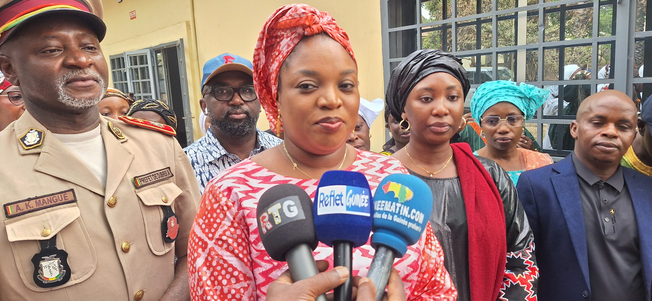 Dubréka : la ministre de la Famille visite le Centre d’autonomisation des femmes pour évaluer l’accueil des survivantes de violences