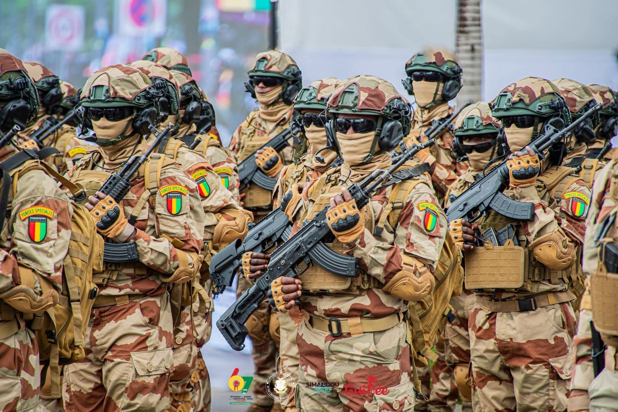 Forces spéciales, Cobra Noir : Mamadi Doumbouya attribue la médaille militaire Or à plusieurs officiers (Décrets)