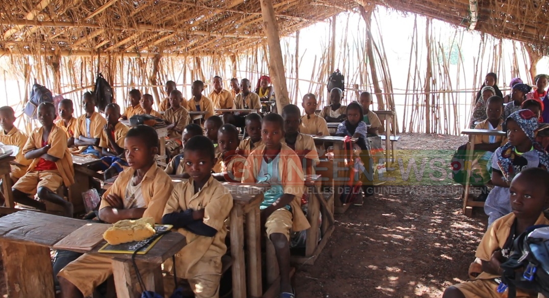 Kindia/Dar-es-Salam : une école sous des hangars, les élèves livrés aux intempéries