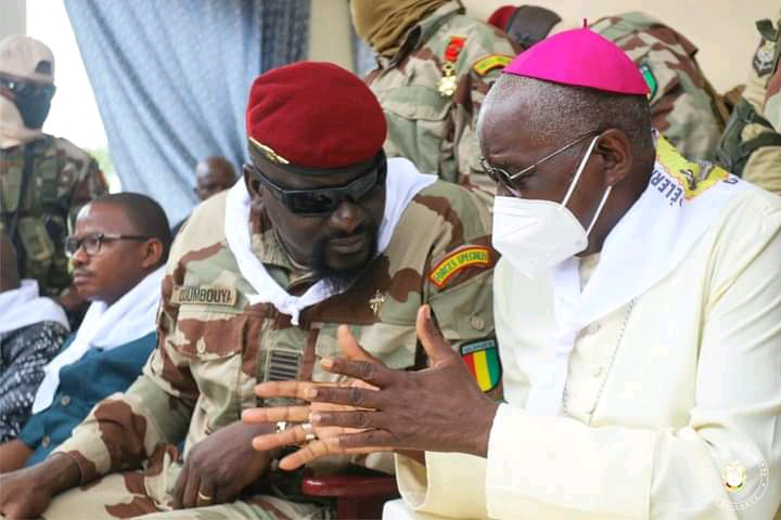 Fête de Pâques : Mamadi Doumbouya adresse un message d’unité et d’espérance aux chrétiens de Guinée