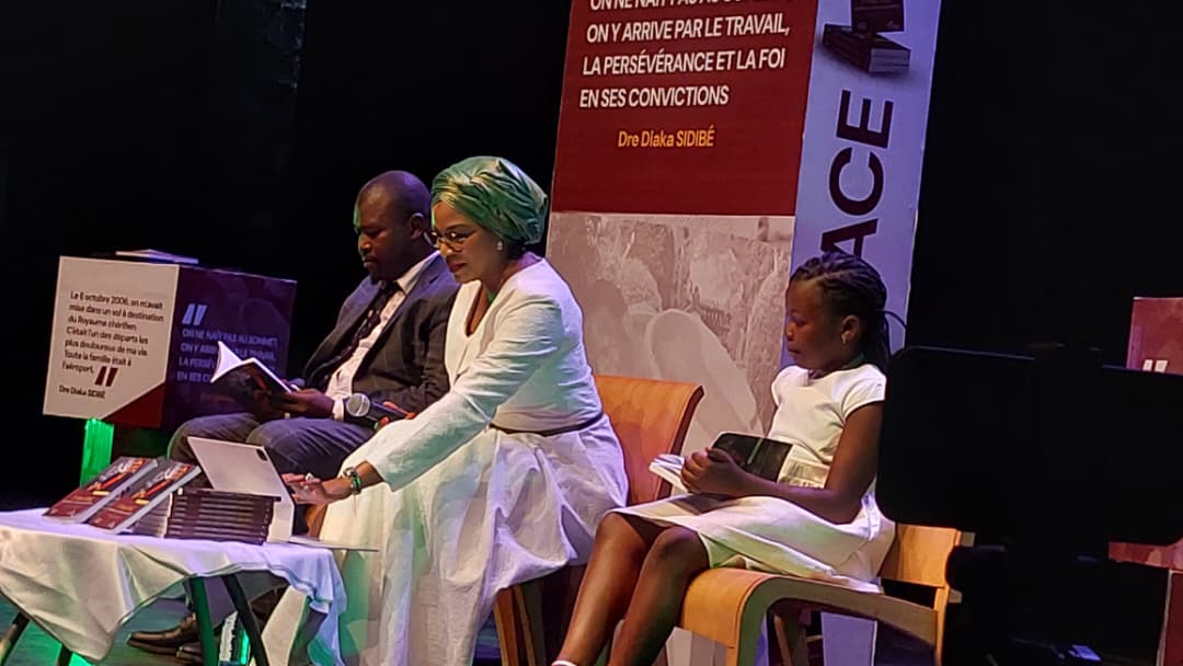 72 heures du Livre : Dre Diaka Sidibé livre ses vérités dans un récit autobiographique poignant